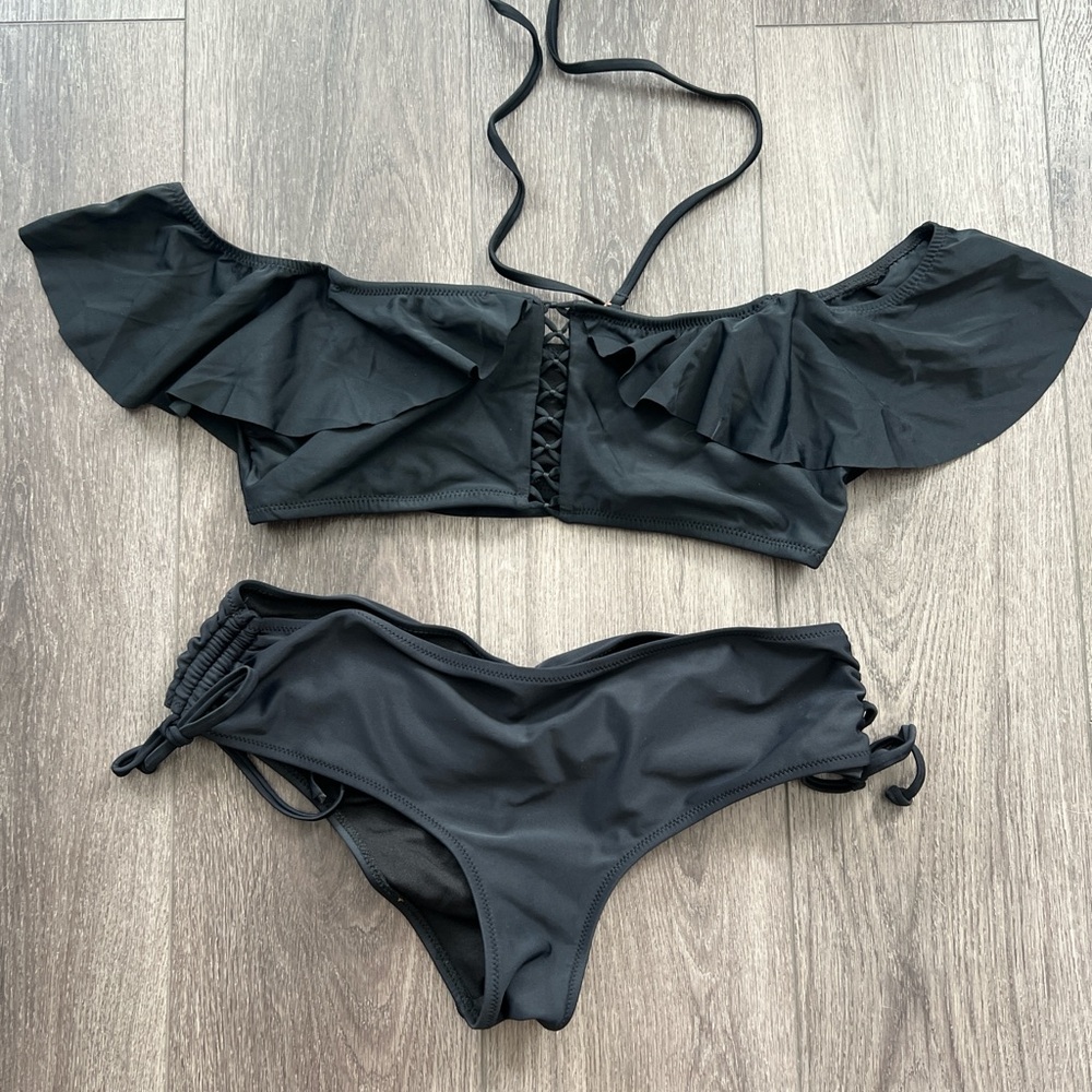 NWOT Black ruffle off the shoulder bikini set L large. Cheeky bottom